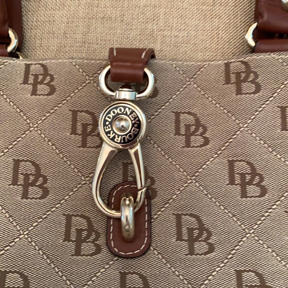 Beautiful Dooney and Bourke Satchel Bag - Picture 2 of 12